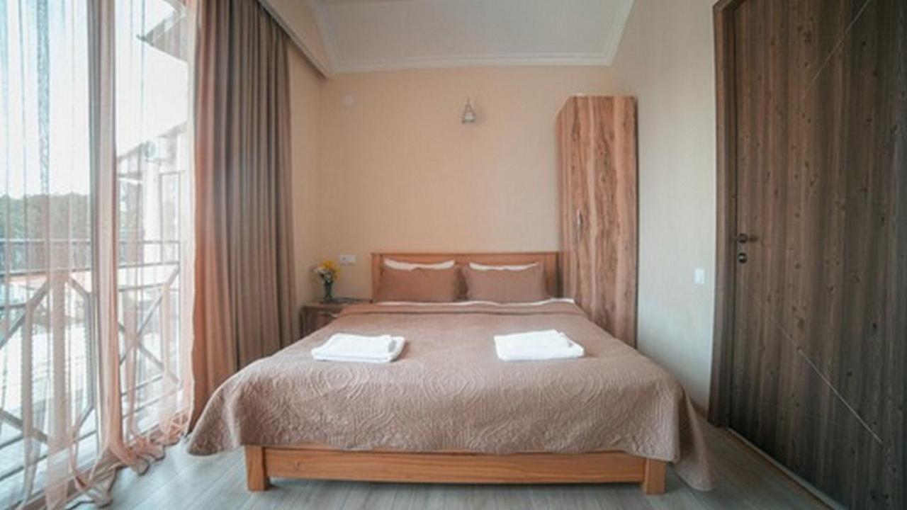 Hotel Surami Buitenkant foto