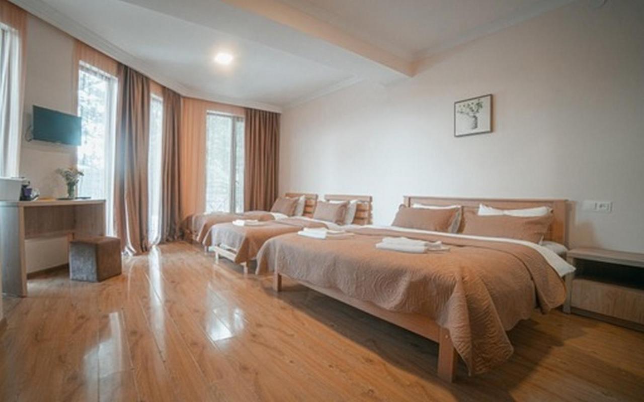 Hotel Surami Buitenkant foto