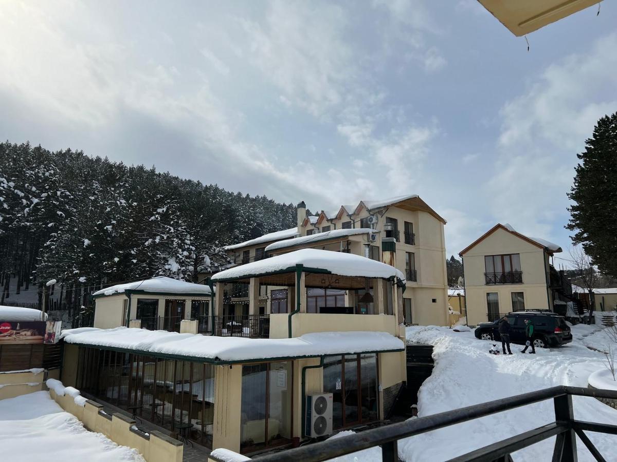 Hotel Surami Buitenkant foto