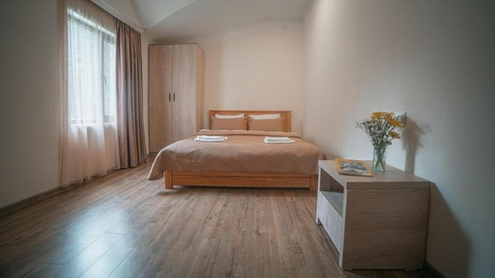 Hotel Surami Buitenkant foto