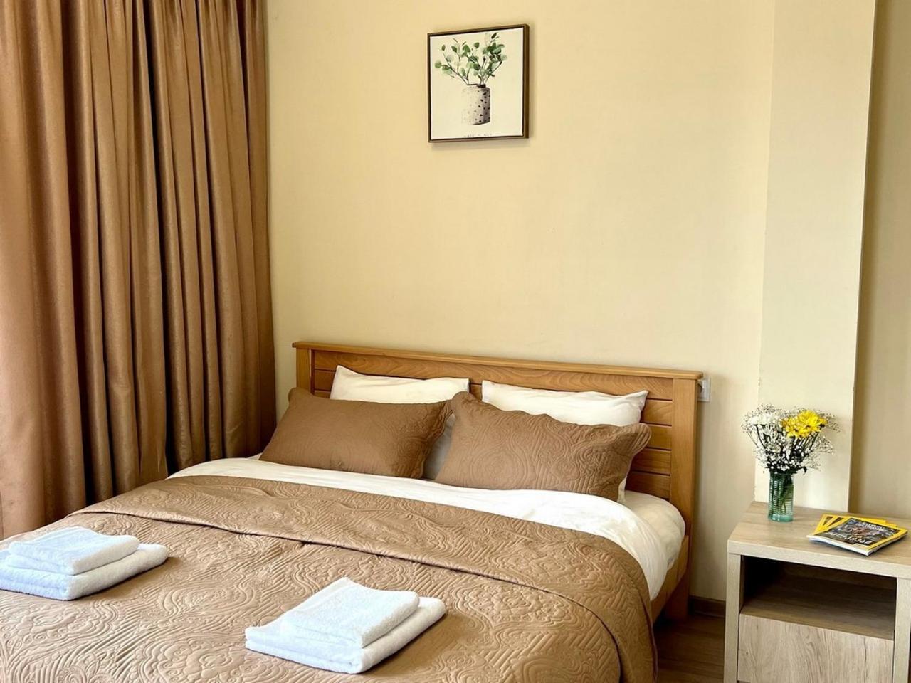 Hotel Surami Buitenkant foto
