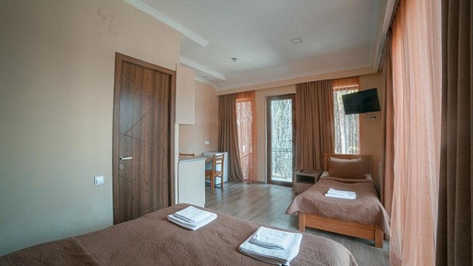Hotel Surami Buitenkant foto